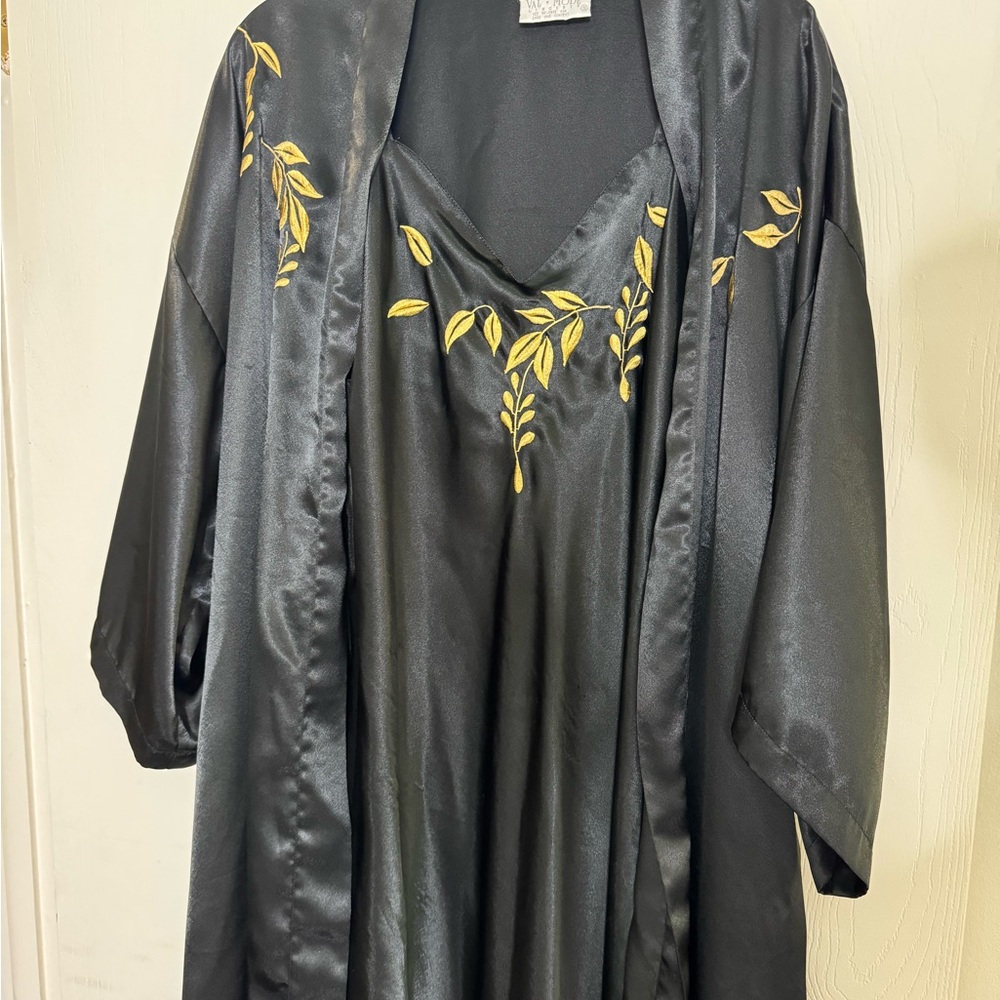 Val Mode Lingerie | black nightgown and robe